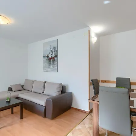 Apartment Gilly 1 *